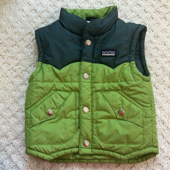Patagonia Green Puffer Vest, 12 mo - Picture 2 of 5